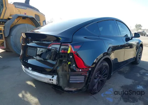 2025 Tesla Model Y Long Range Dual Motor All-Wheel Drive z USA, uszkodzony, nr VIN 7SAYGDED9SF278016